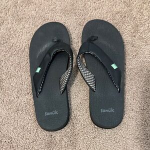Sanuk Black and Gray Flip Flops